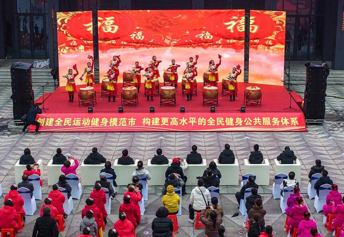 英尺高